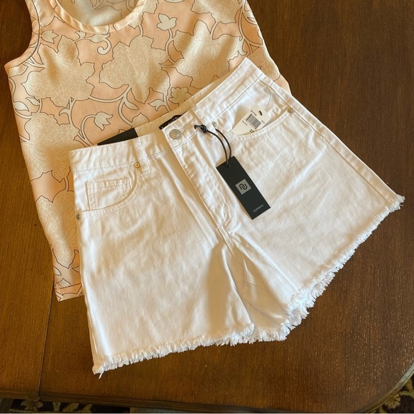 Numero Juniors Lou Lou High Rise Raw-Edge-Hem Denim Shorts White Size 27 - Picture 3 of 11